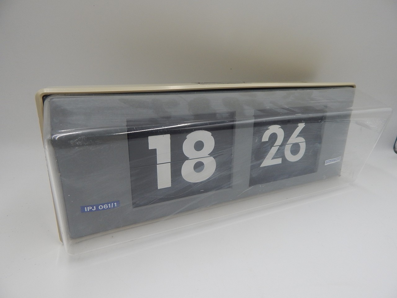 Pragotron - překlápěcí hodiny IPJ 061/1