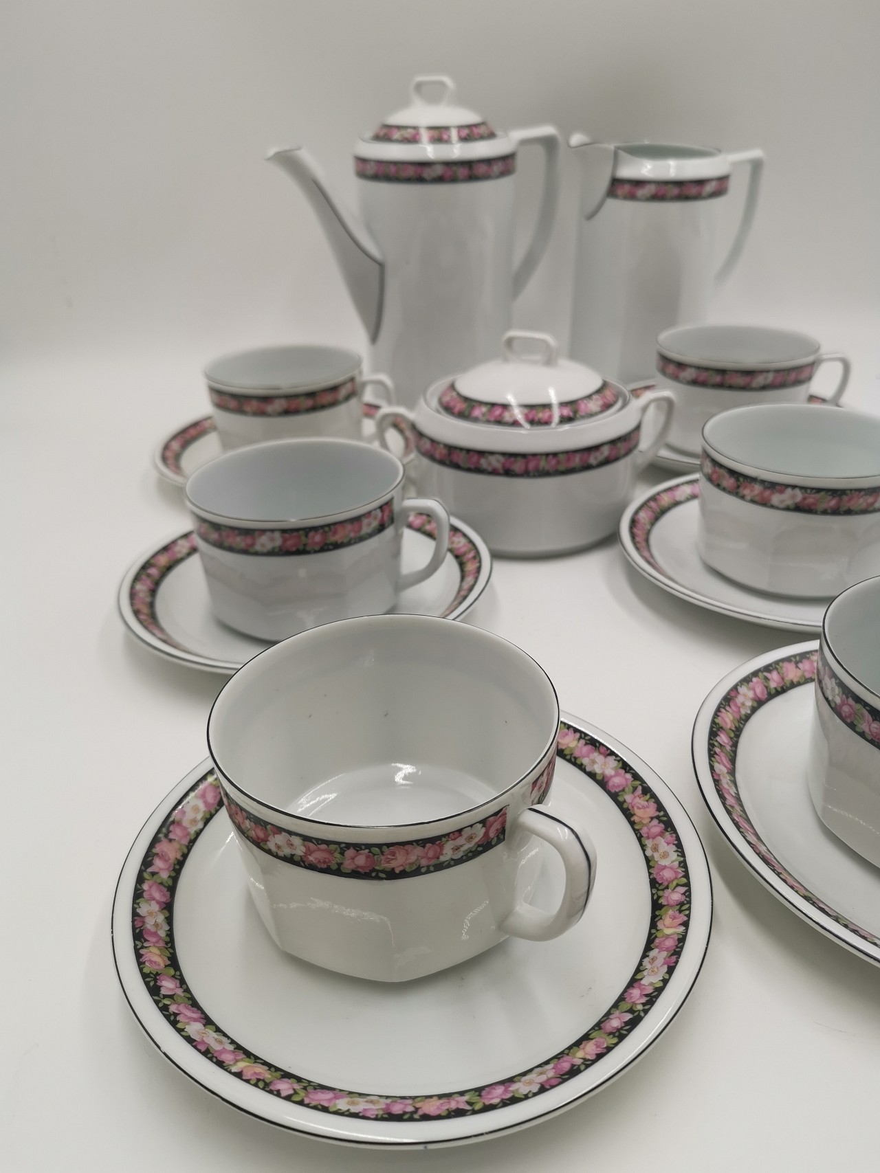 Porcelánový servis na kávu