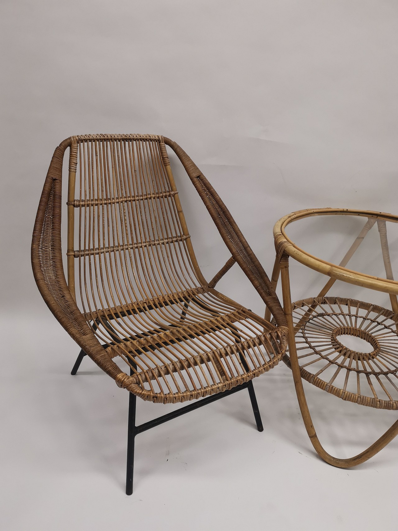 Ratanová křesla a stůl - Alan Fuchs