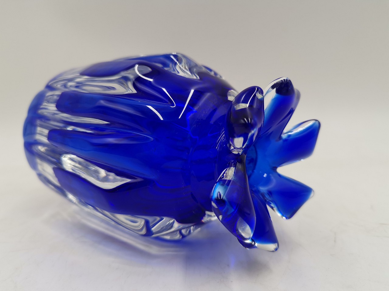 Modrá váza - hutní sklo