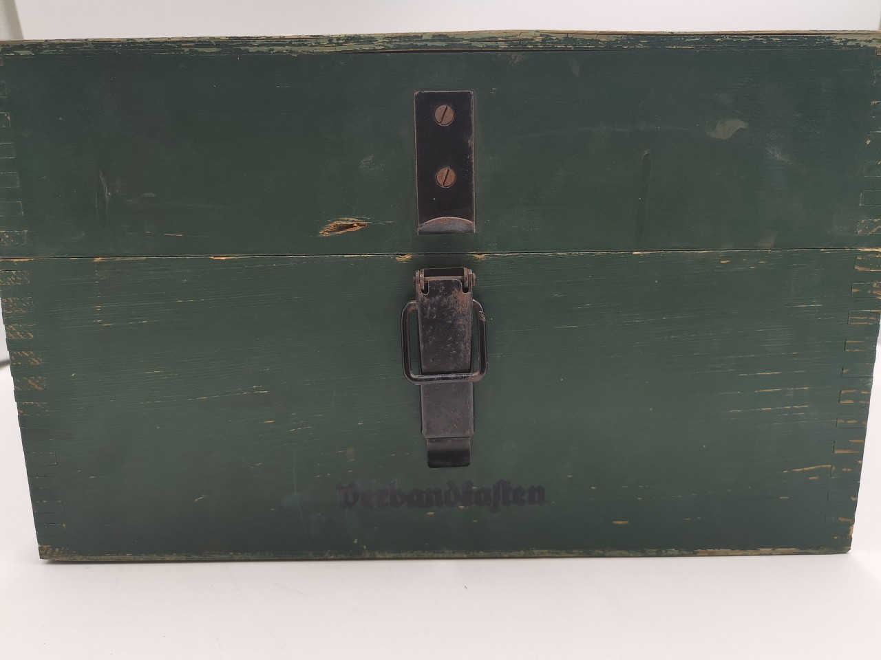 Dřevěná krabice od německé vojenské lékárny 1941
