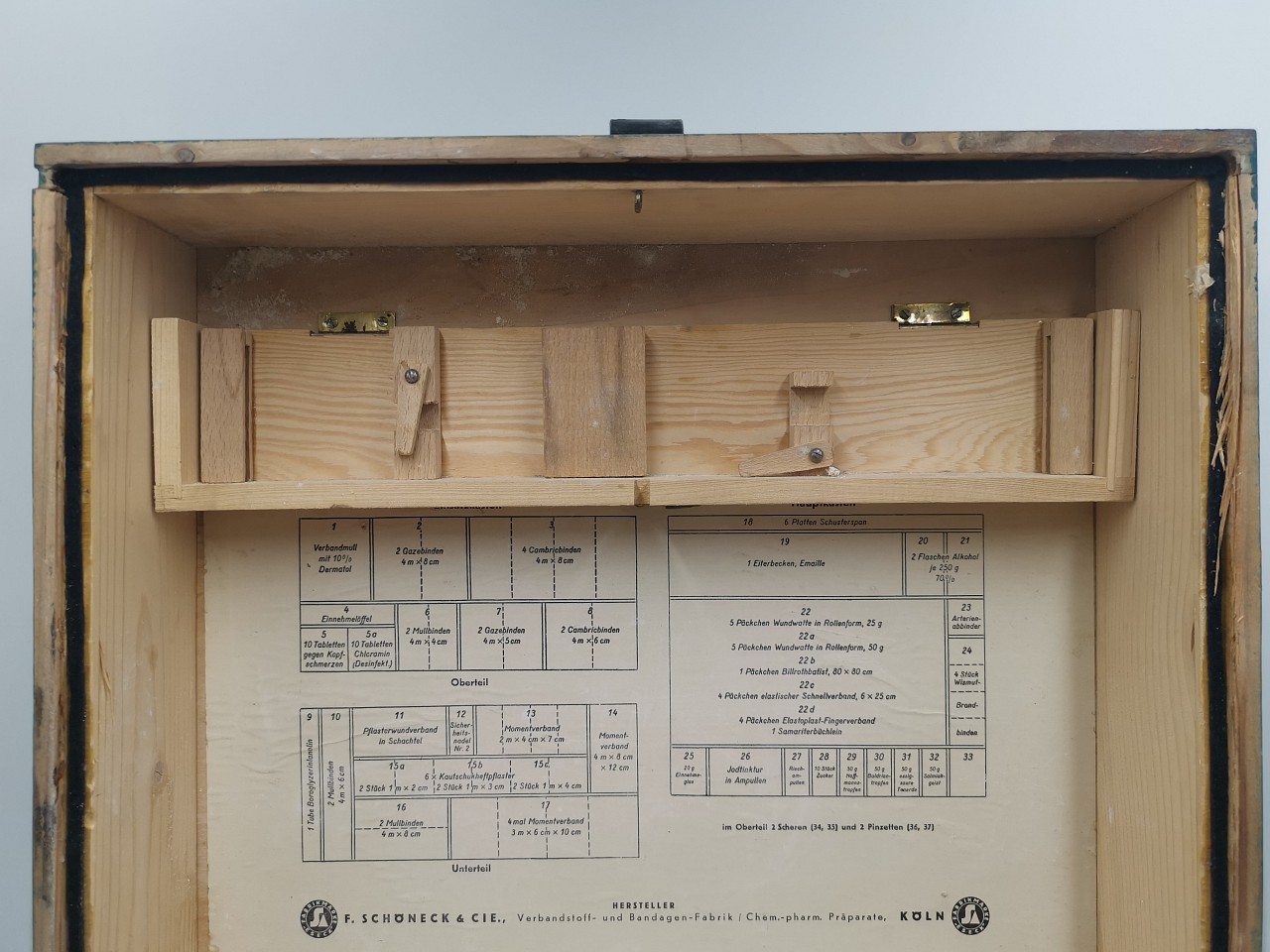 Dřevěná krabice od německé vojenské lékárny 1941