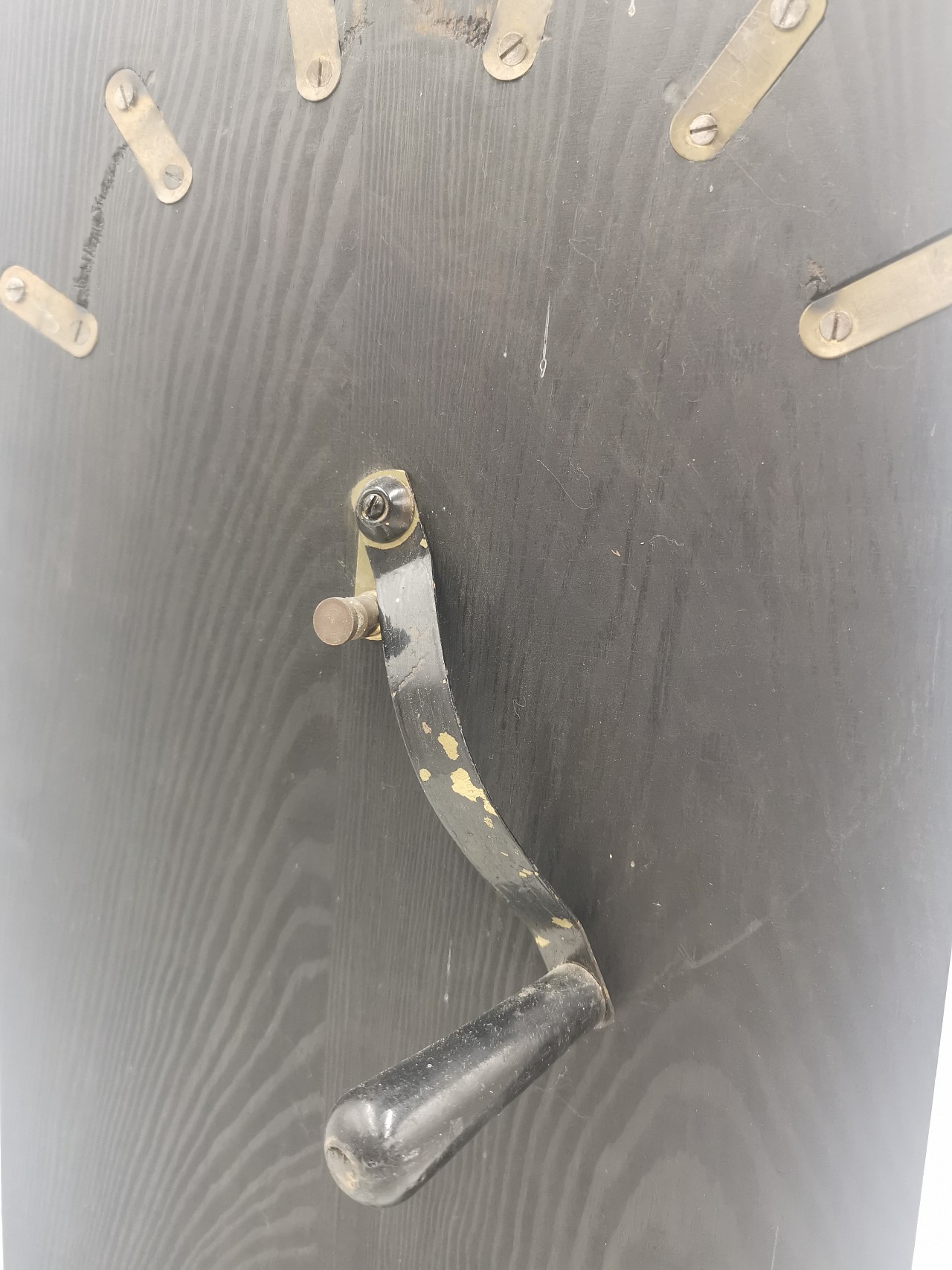 Fyzikální přístroj ze starého kabinetu