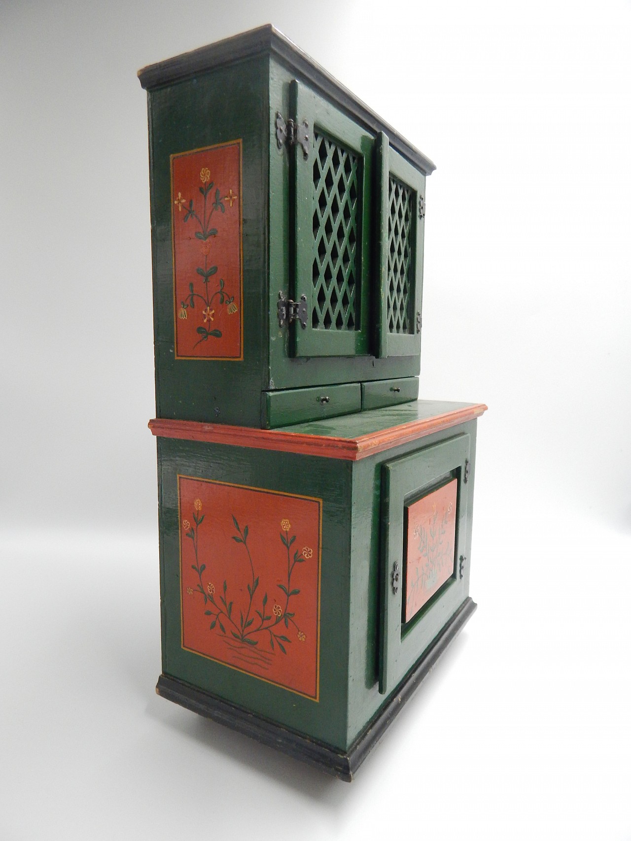 Kredenc z pokojíčku pro panenky