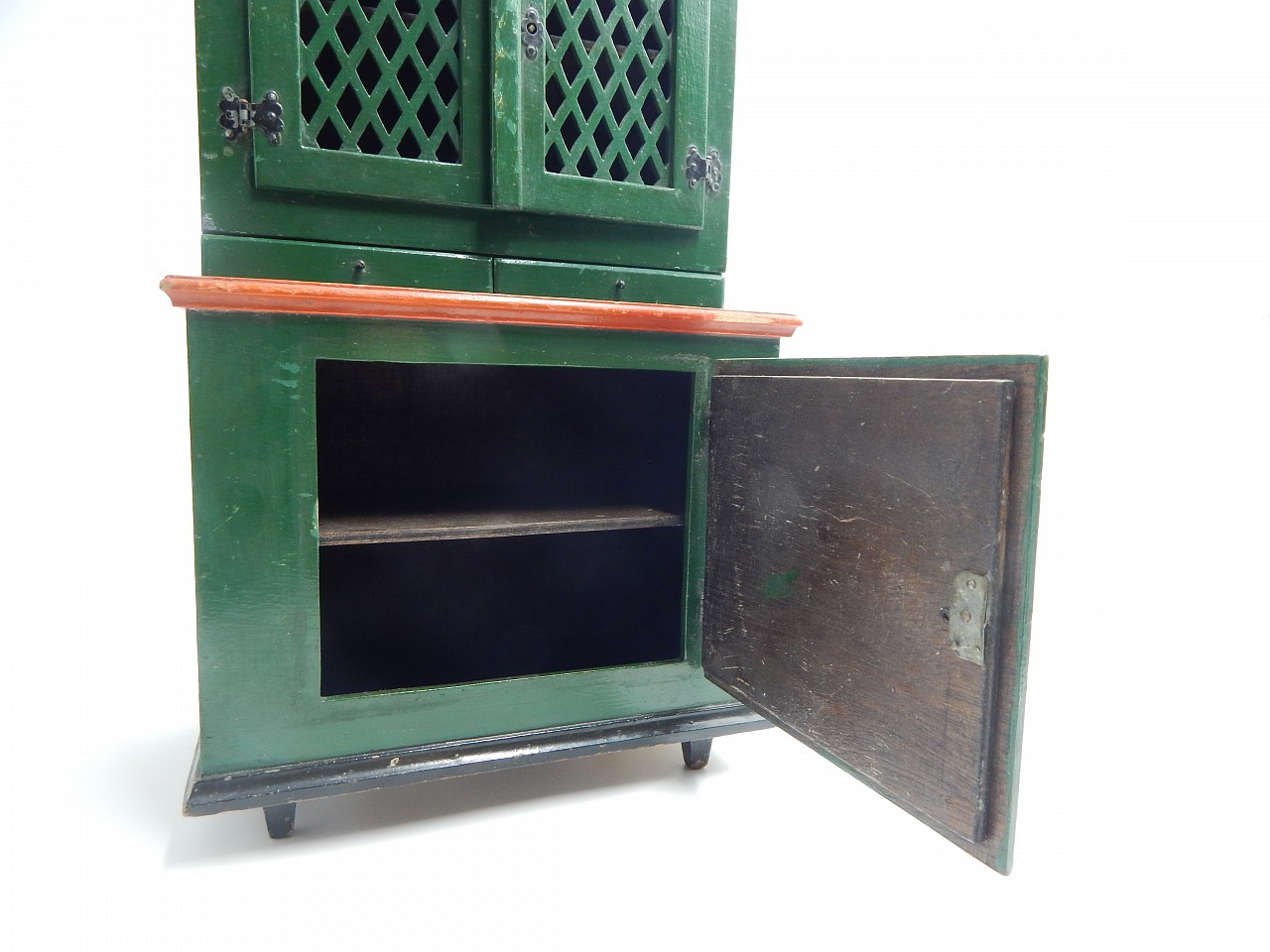 Kredenc z pokojíčku pro panenky